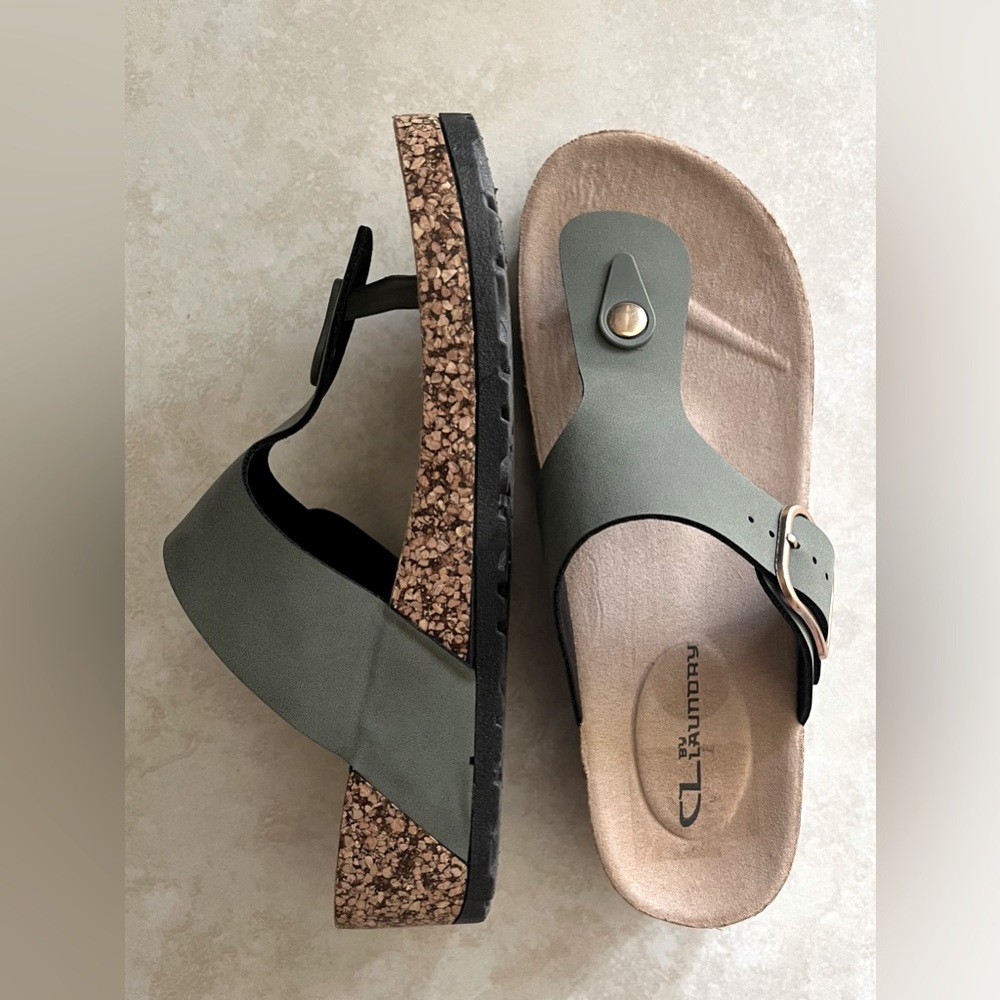 CL by Chinese Laundry! Sandals🩴